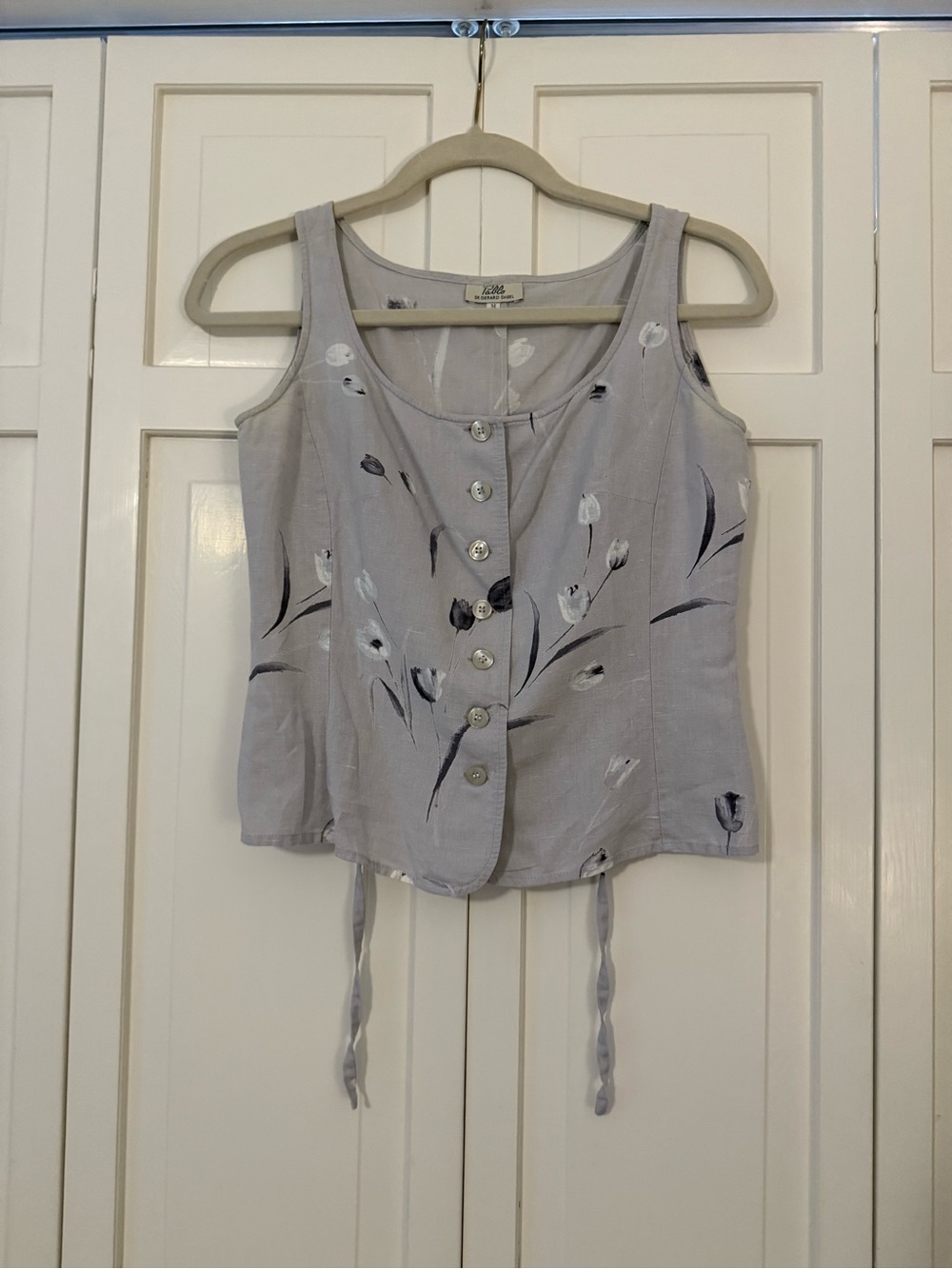 Pablo de Gerald Darel Light Gray Floral Button-Front Tank Top